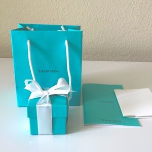 Fresh new ring box & everything!